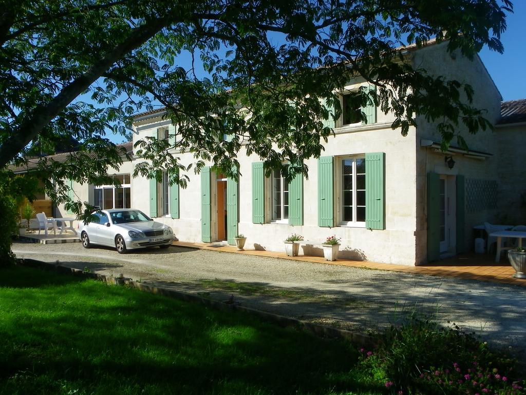 Gite Cosy, Sur Jardin, Terrasse Privee, Parking Au Calme En Rdc Gémozac Exterior foto