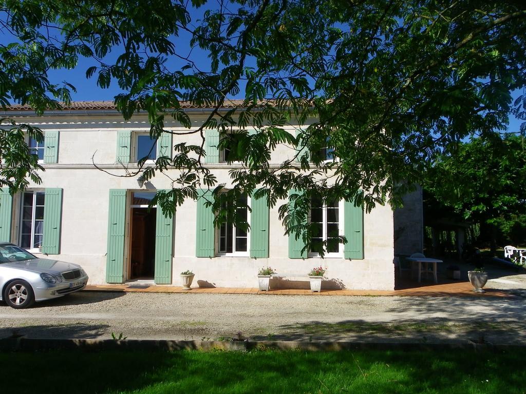 Gite Cosy, Sur Jardin, Terrasse Privee, Parking Au Calme En Rdc Gémozac Exterior foto