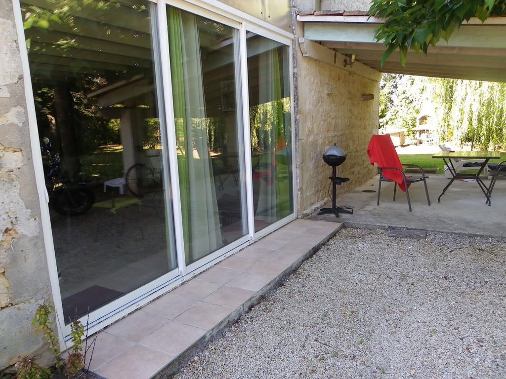 Gite Cosy, Sur Jardin, Terrasse Privee, Parking Au Calme En Rdc Gémozac Exterior foto